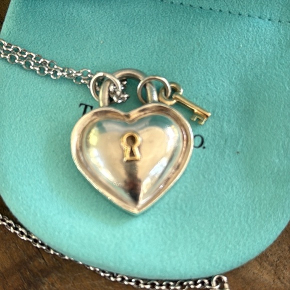 Tiffany sterling & 18kt heart padlock & key pendant necklace - Picture 5 of 7